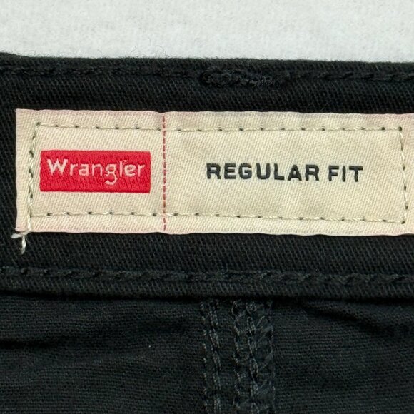 Wrangler Men's Regular Fit Medium Stretch Black Shorts Size 42 Inseam 7" NWT - Picture 7 of 12